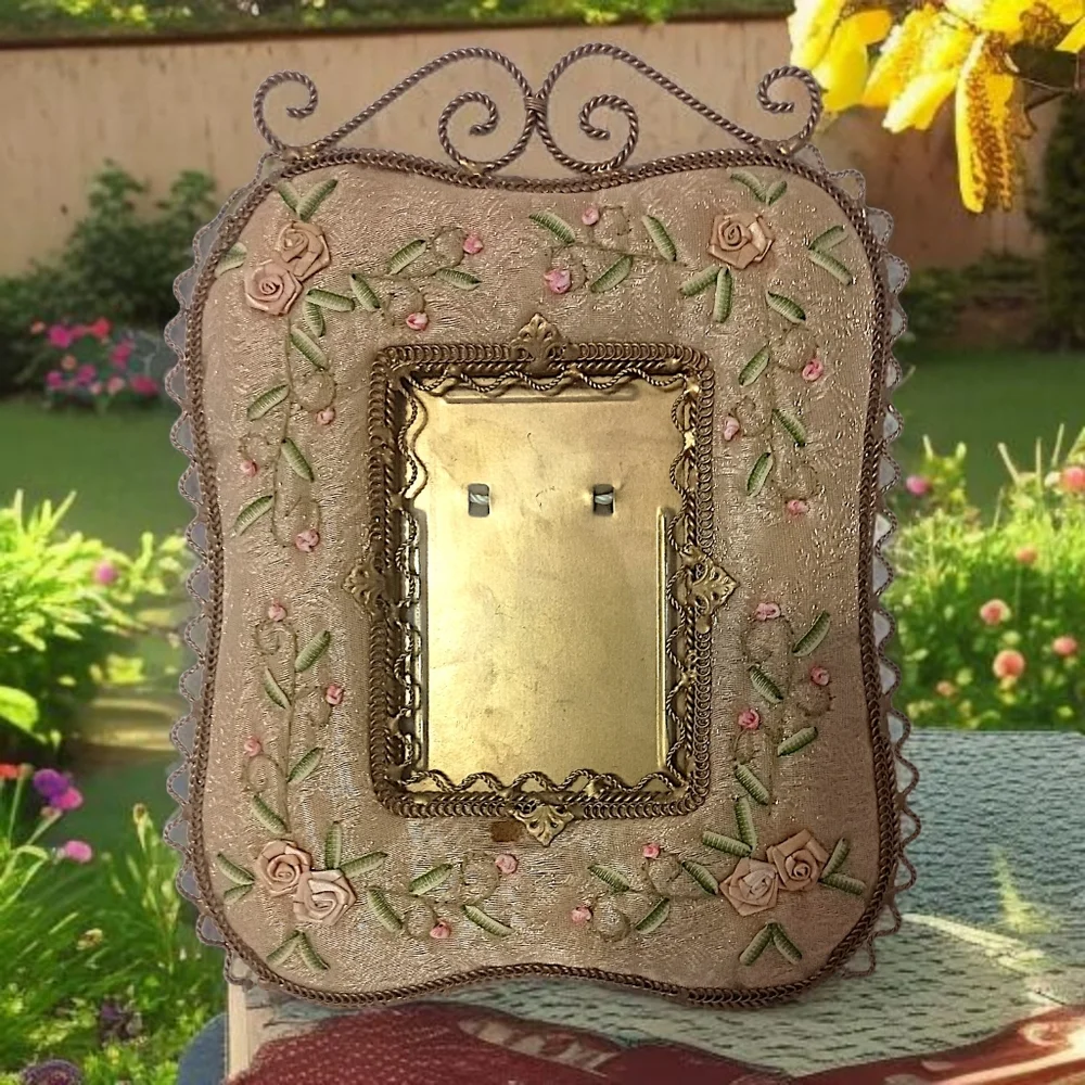 Vtg Victorian Embroidered Flower Picture Frame Photo Gold Lame'‎ Metal Mesh FLAW